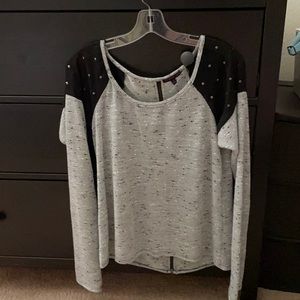 Long sleeve grey sweater with zipper on back
